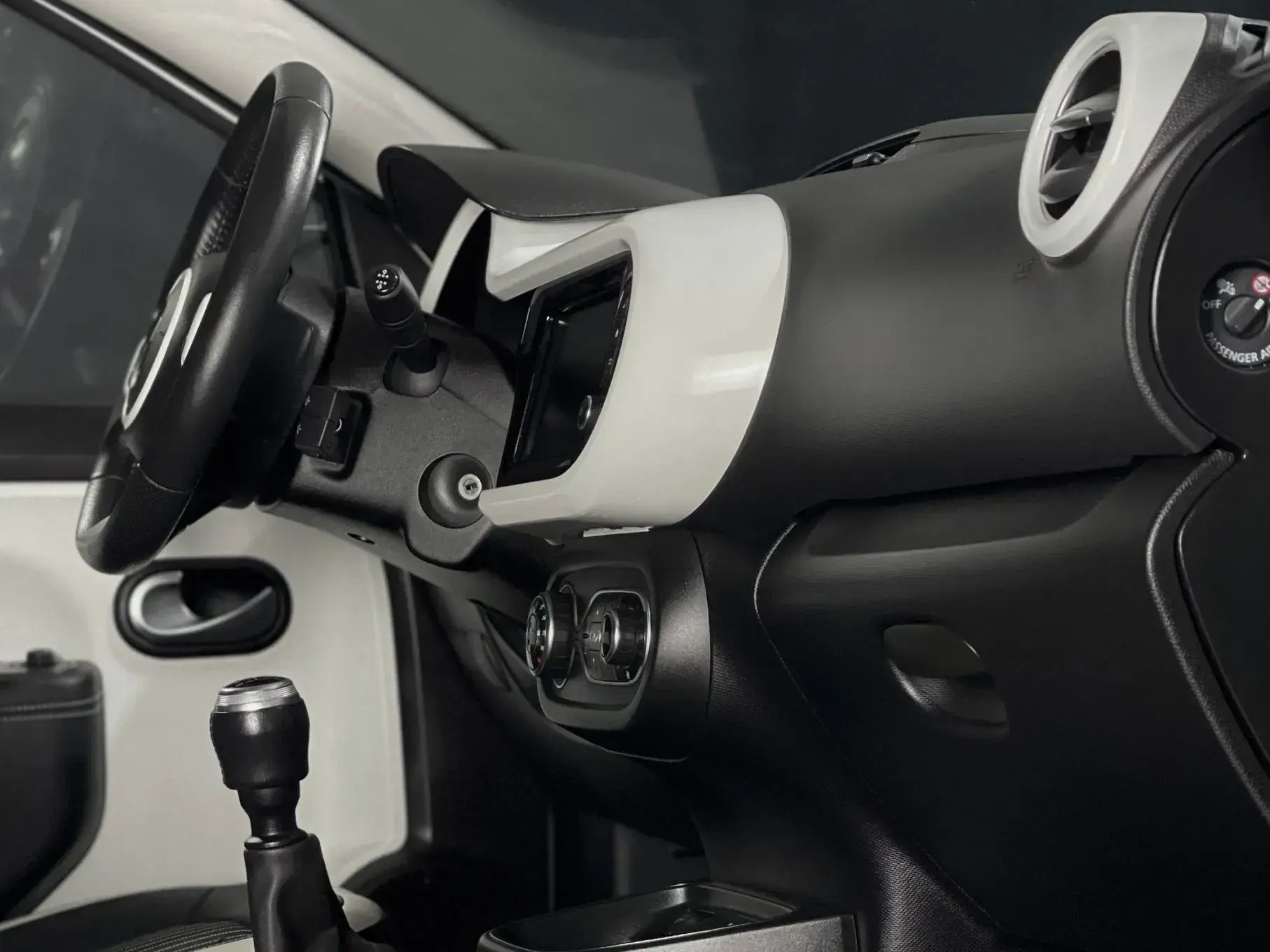 Renault Twingo 1.0 SCe Intens 9