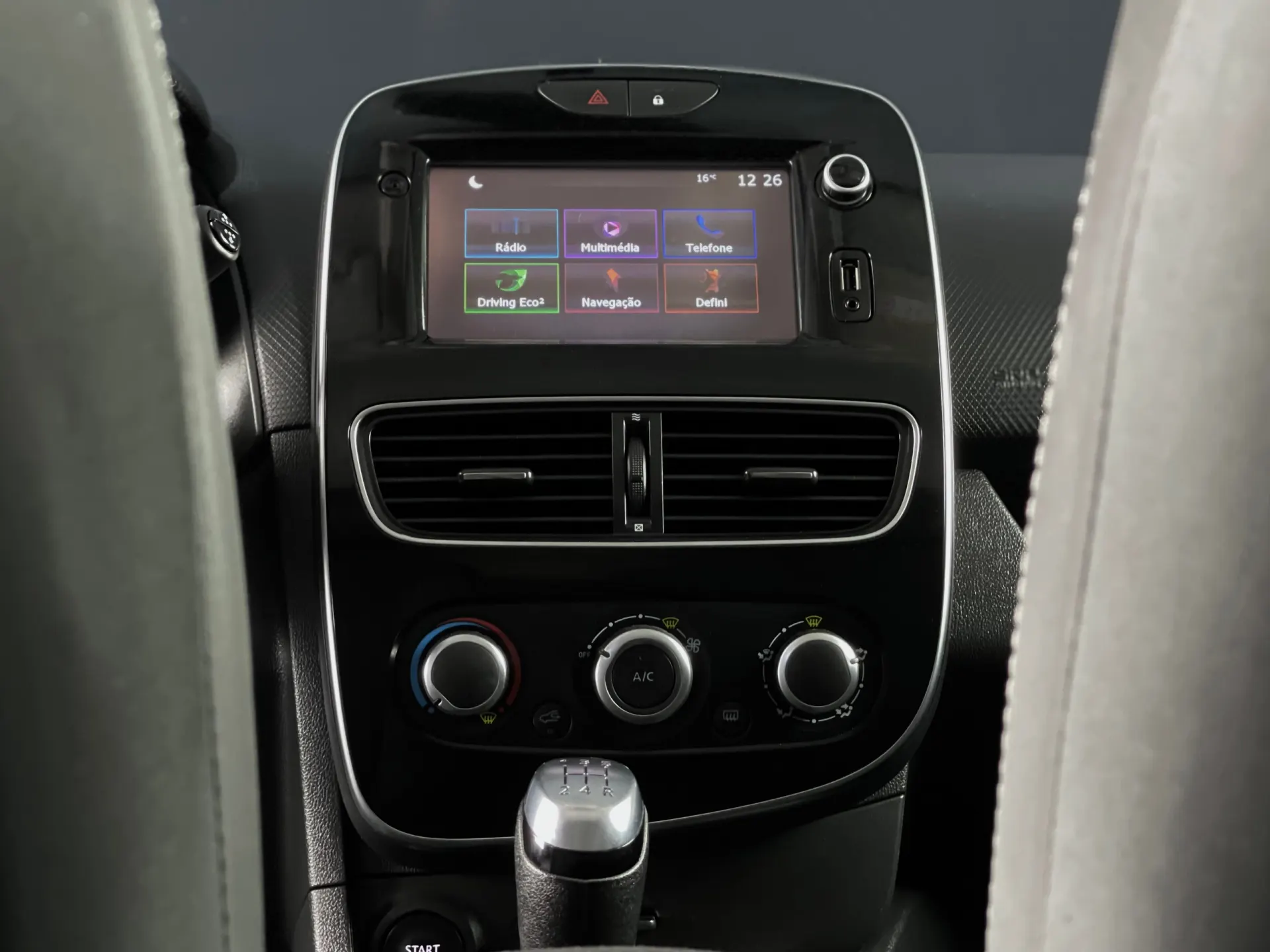 Renault Clio 0.9 ENERGY LIMITED 11