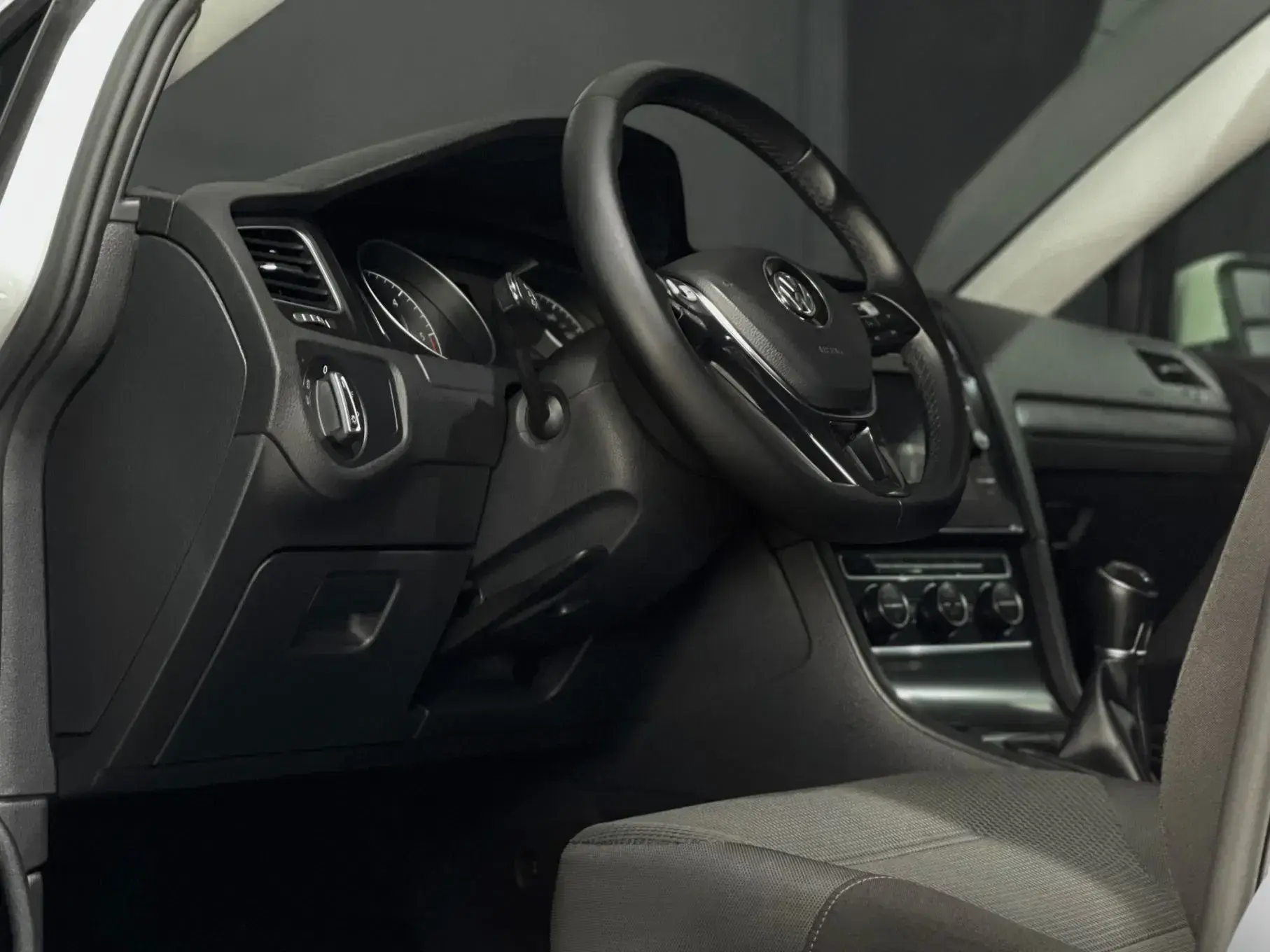 Volkswagen Golf 1.6 TDi Confortline 2