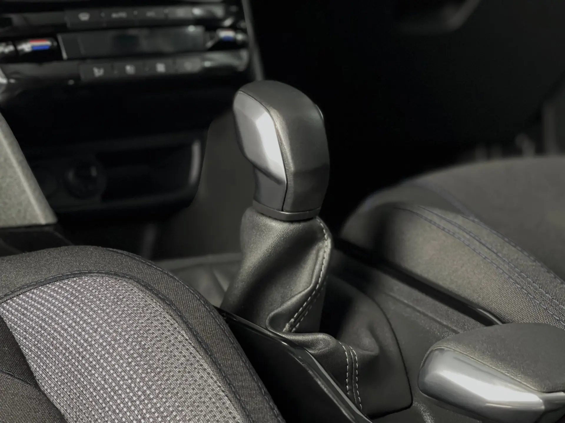 Peugeot 2008 1.2 PURETECH STYLE 7