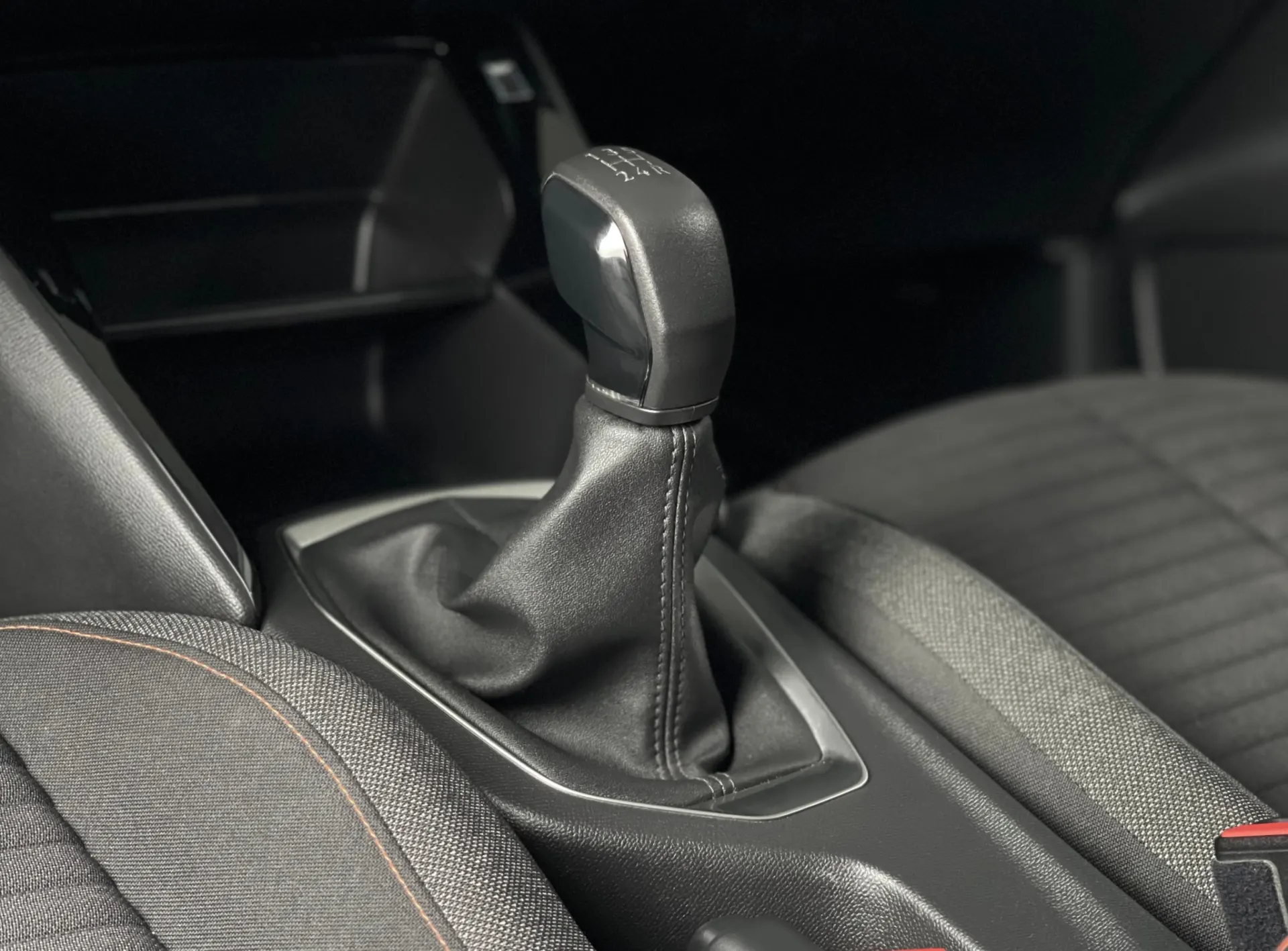 Peugeot 208 1.2 ACTIVE 8