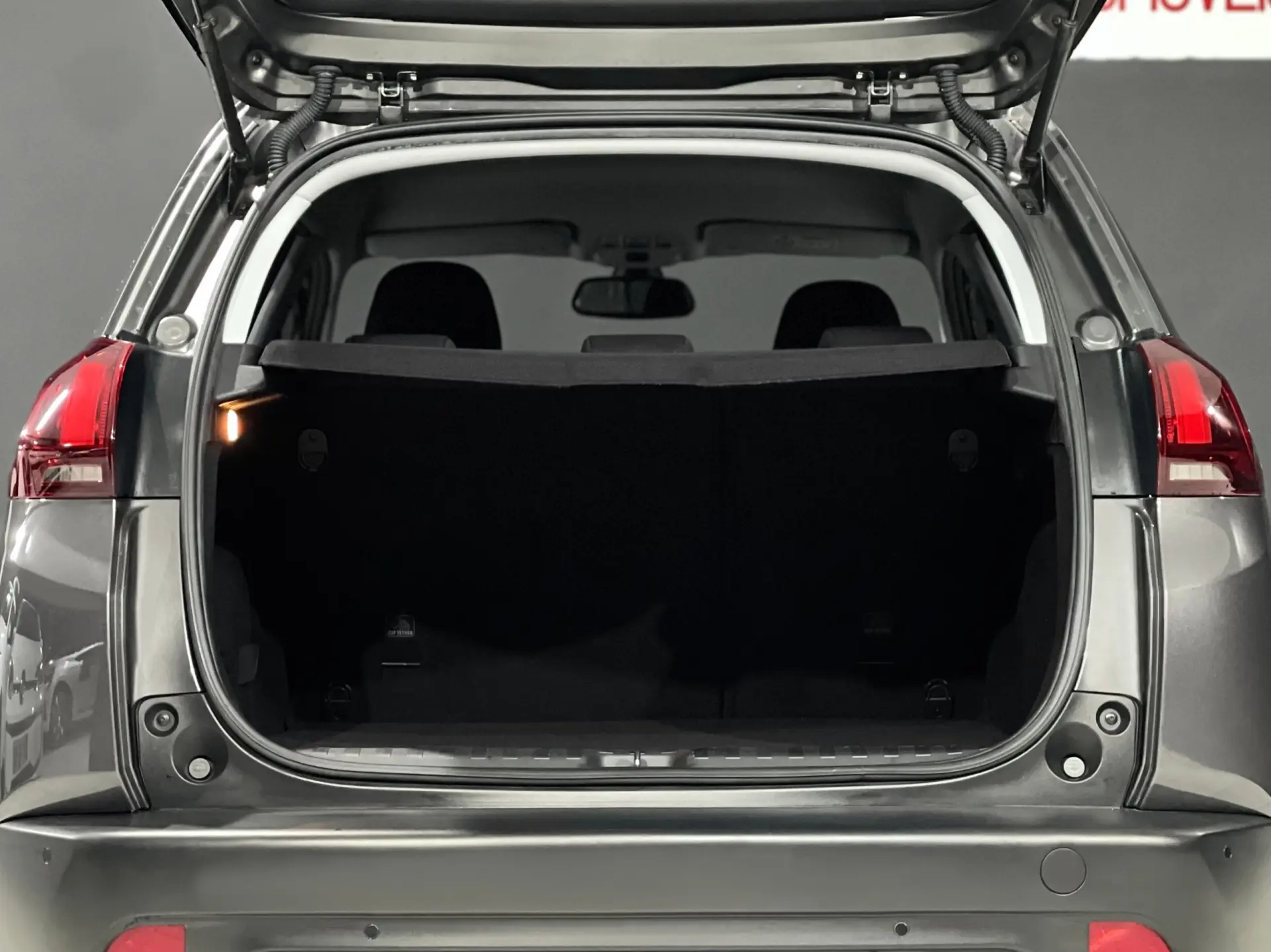 Peugeot 2008 1.2 PURETECH STYLE 11