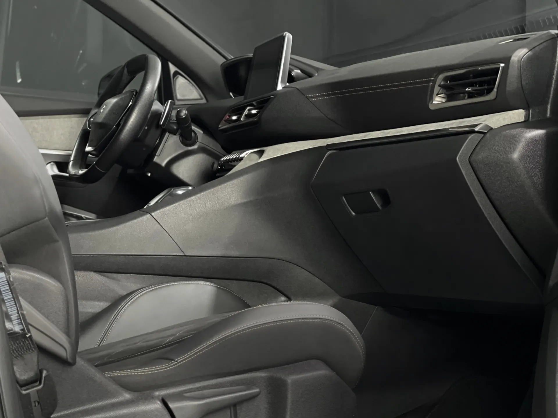 Peugeot 5008 1.5 BLUE-HDI ALLURE 4