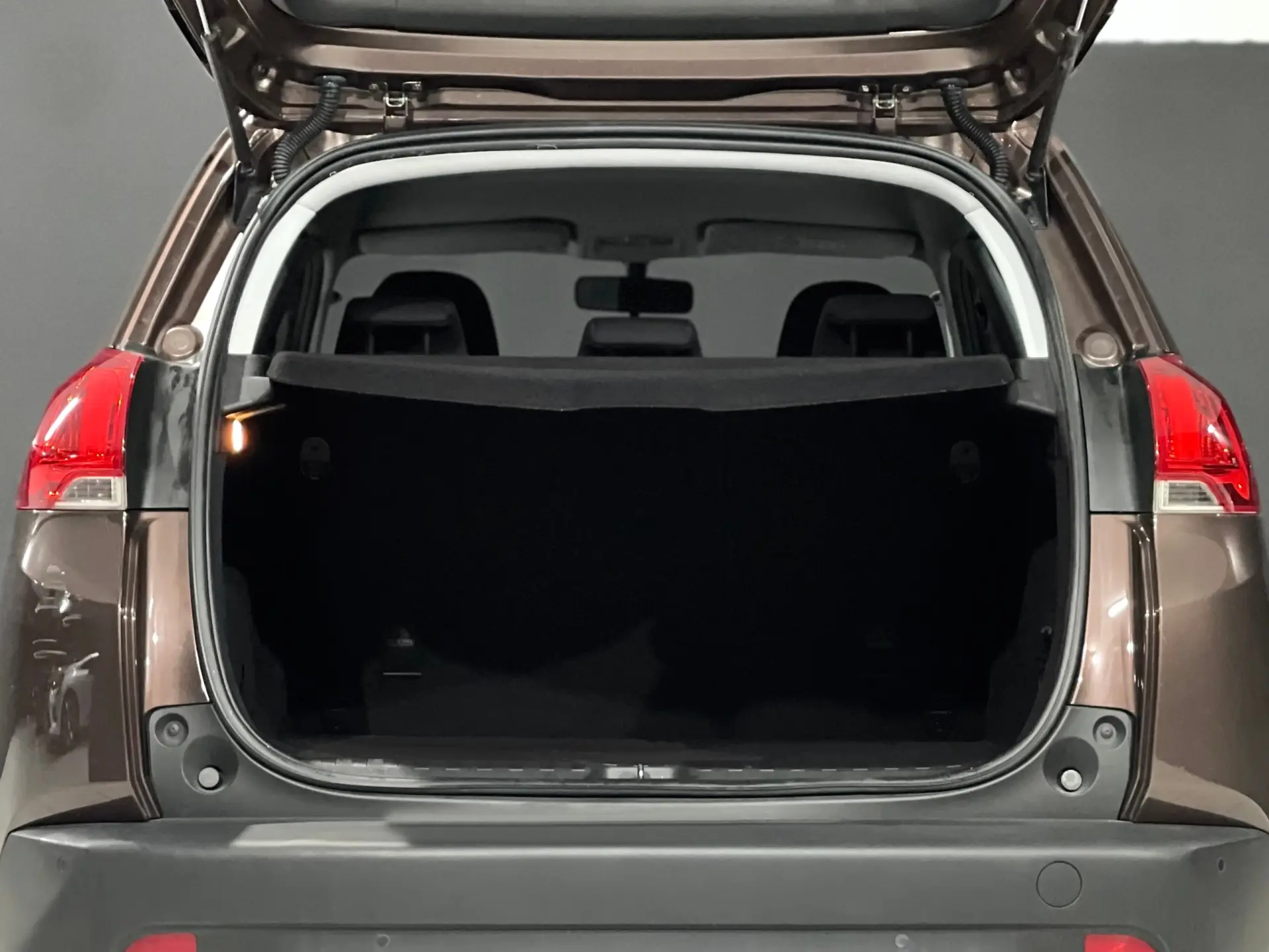 Peugeot 2008 1.2 PURETECH STYLE 11