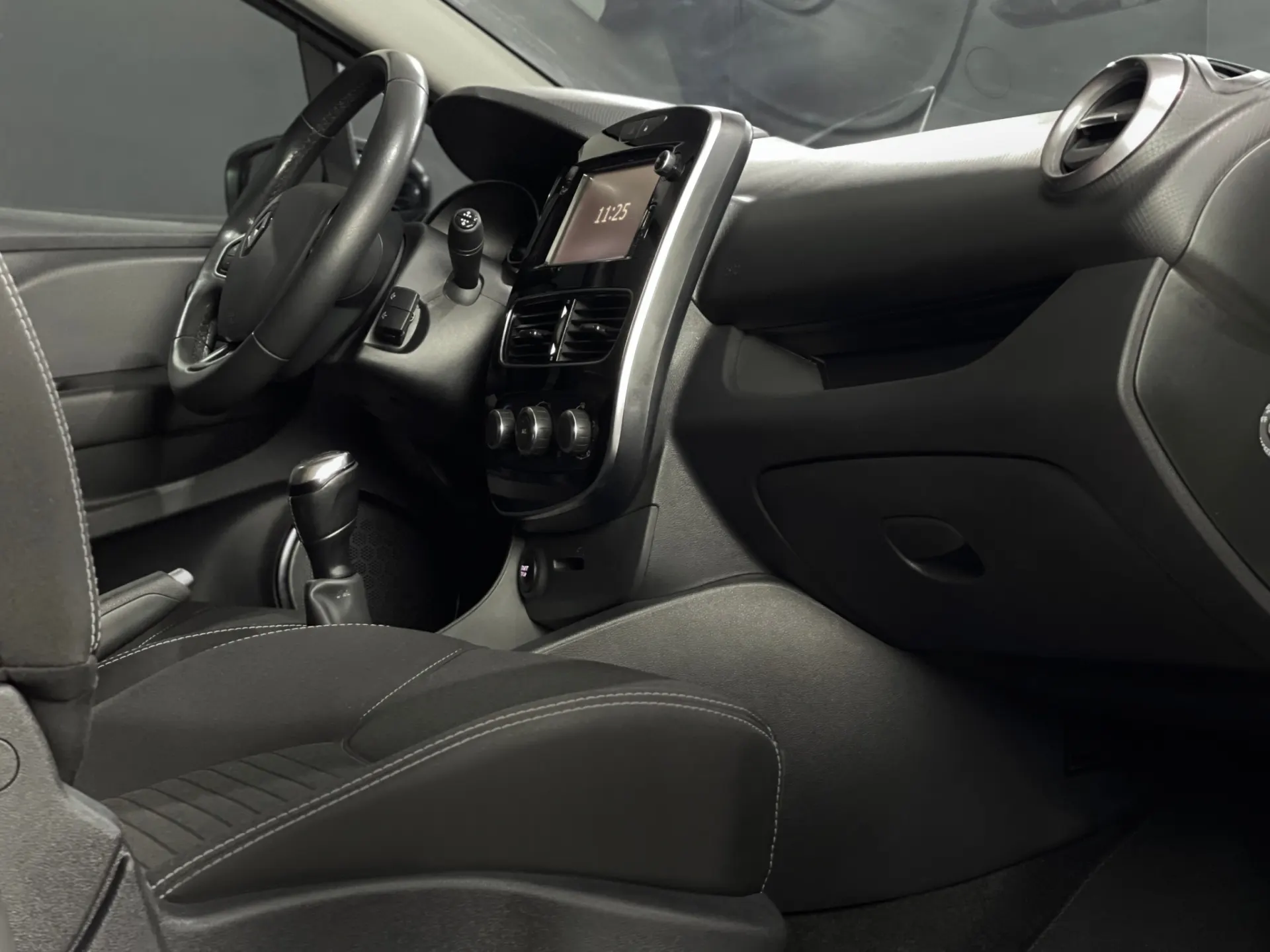 Renault Clio 0.9 ENERGY LIMITED 4