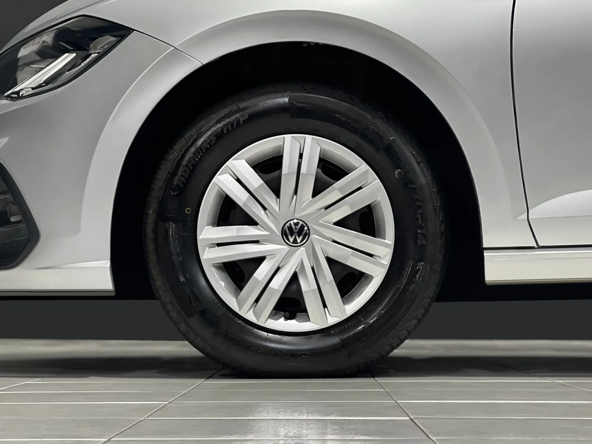 Volkswagen Polo 1.0 Confortline 13