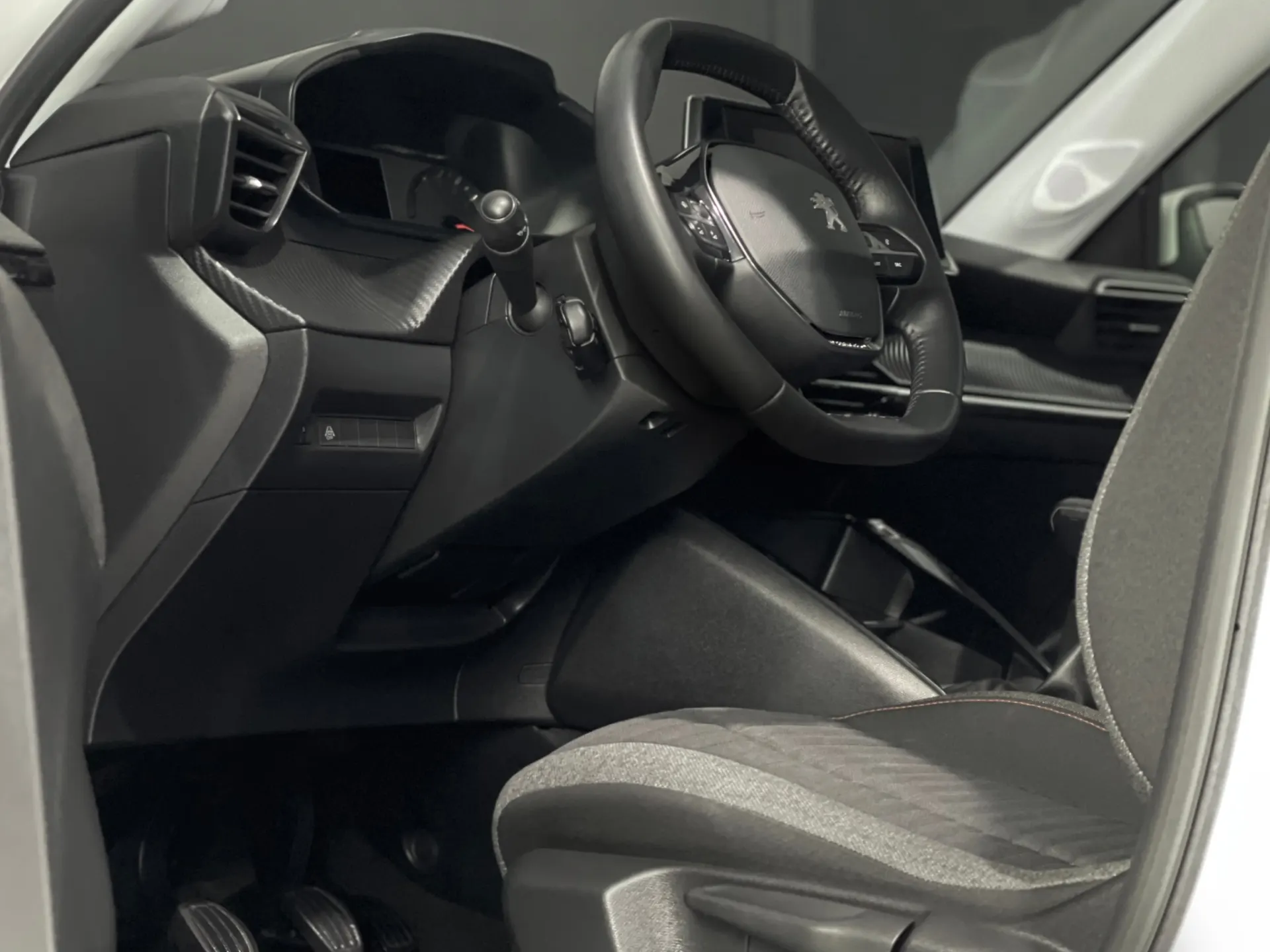 Peugeot 208 1.2 ACTIVE 2