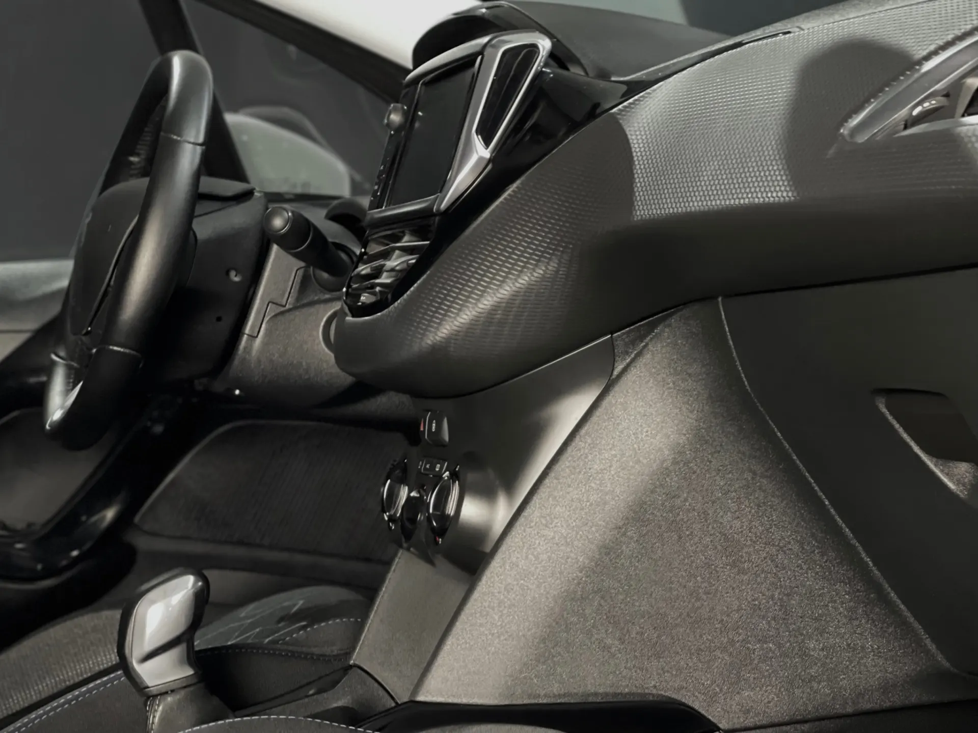 Peugeot 2008 1.2 PureTech Style 8