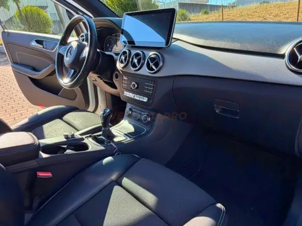 Mercedes-Benz B 180 d Urban 13