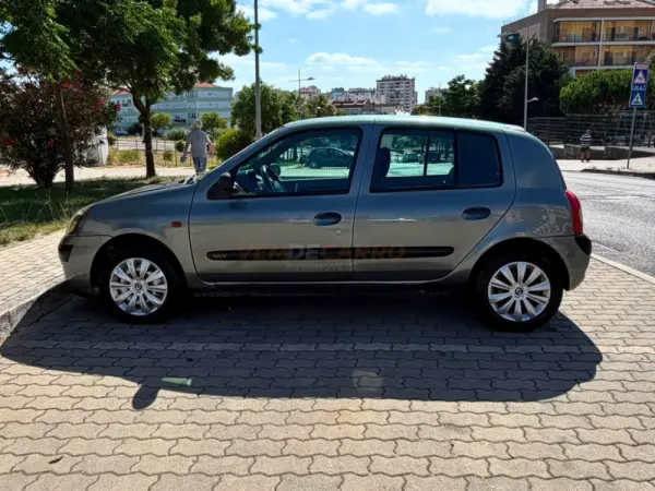Renault Clio 1.2 16V Confort 4