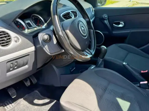 Renault Clio 1.2 16V Confort 11
