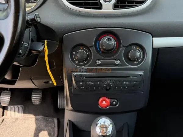 Renault Clio 1.2 16V Confort 13