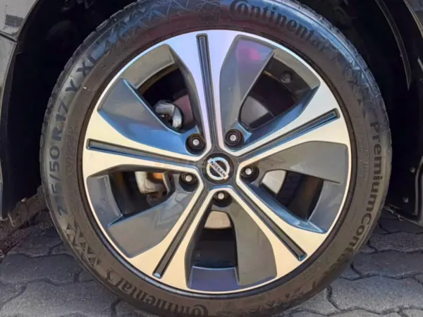 Nissan Leaf N-Connecta 10