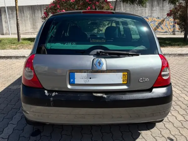 Renault Clio 1.2 16V Confort 6