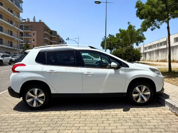 Peugeot 2008 1.2 VTi Active 5