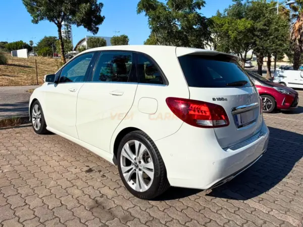 Mercedes-Benz B 180 d Urban 6