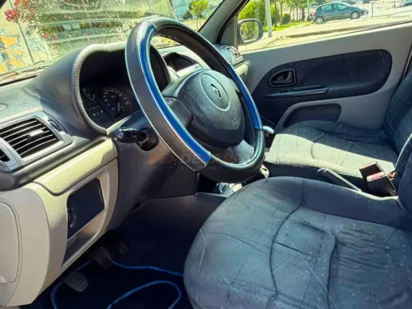 Renault Clio 1.2 16V Confort 12