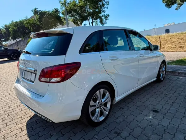Mercedes-Benz B 180 d Urban 8