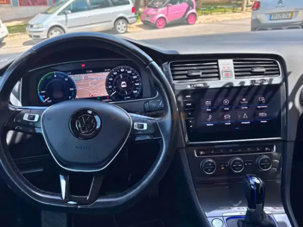 Volkswagen e-Golf AC/DC 9