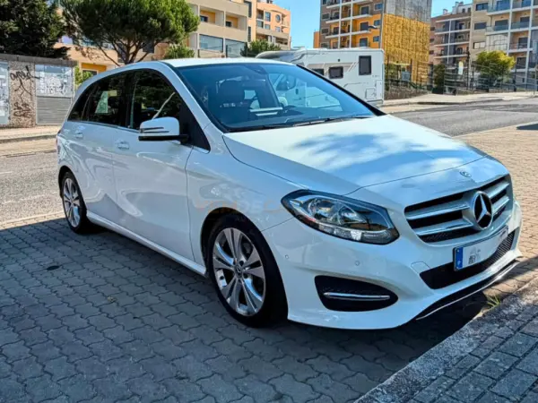 Mercedes-Benz B 180 d Urban 3