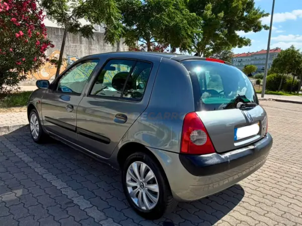 Renault Clio 1.2 16V Confort 5