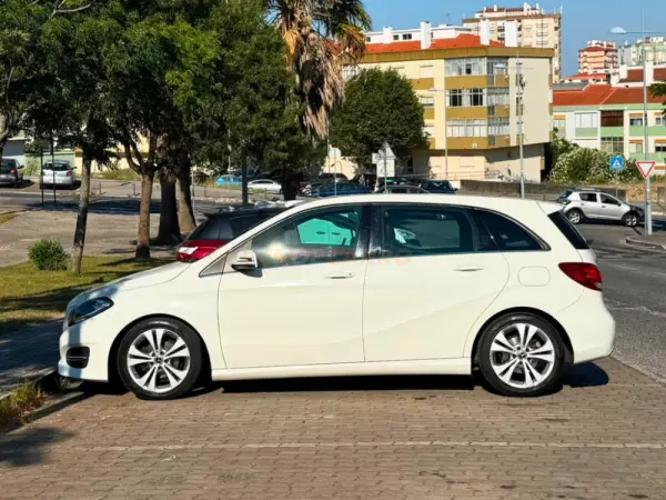 Mercedes-Benz B 180 d Urban 5