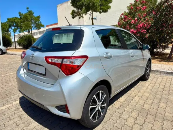 Toyota Yaris 1.0 VVT-i Comfort 9