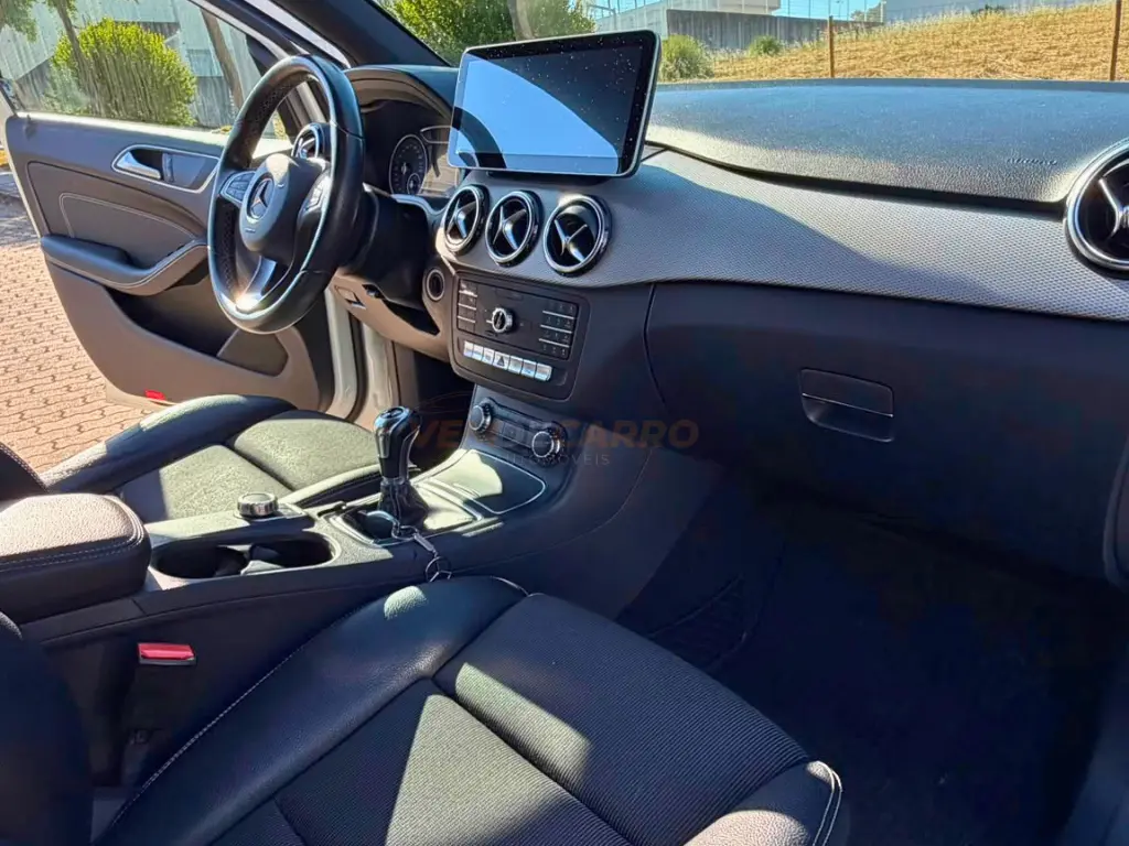 Mercedes-Benz B 180 d Urban 13