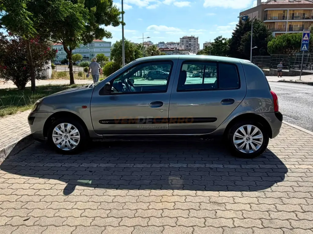 Renault Clio 1.2 16V Confort 4