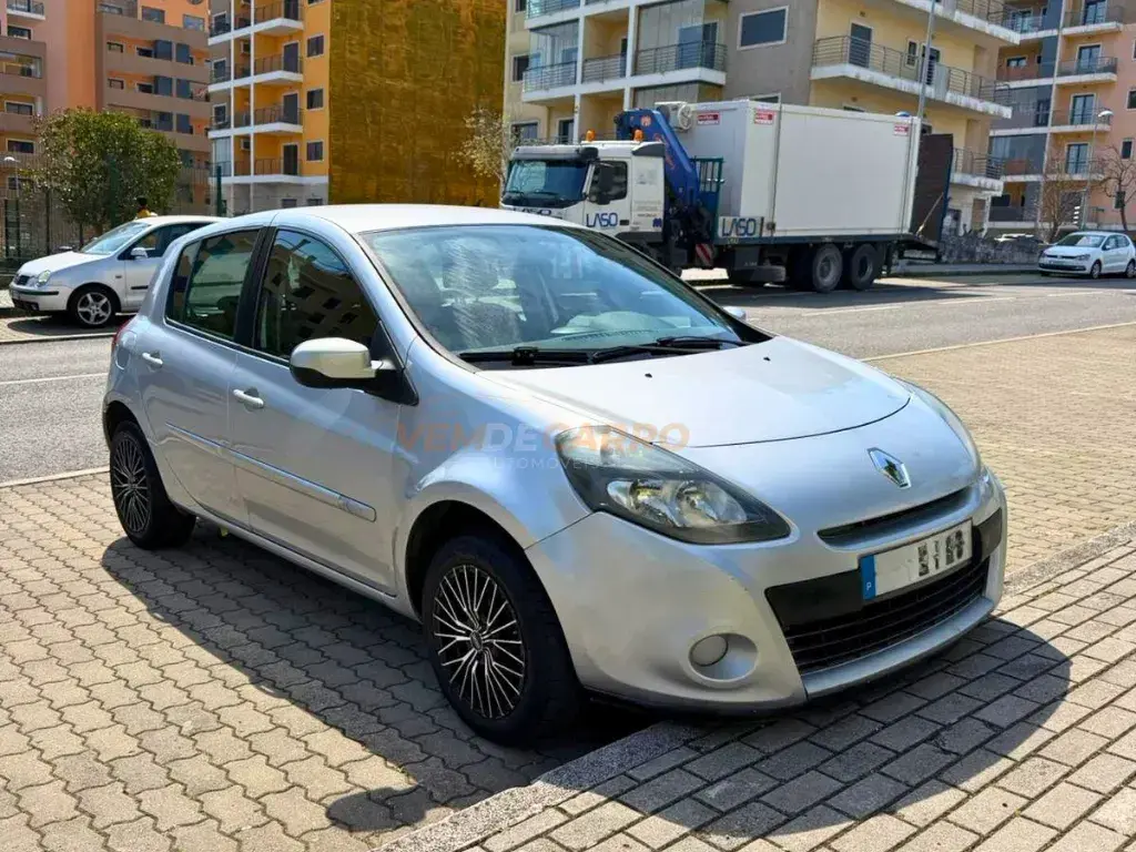 Renault Clio 1.2 16V Confort 2