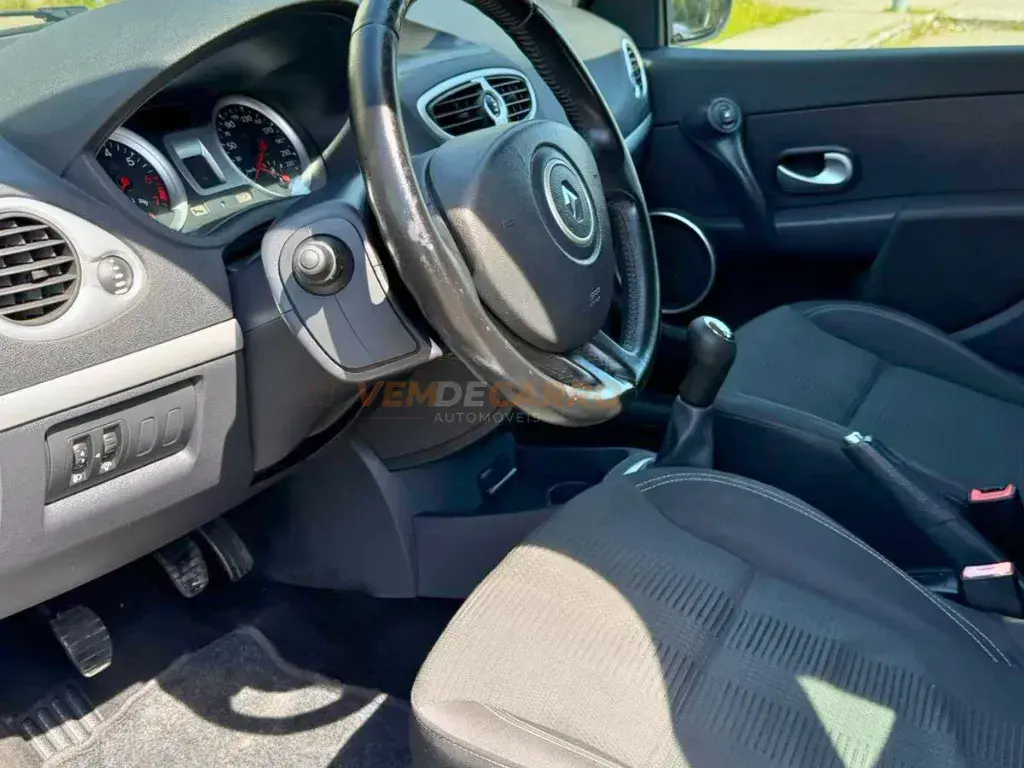 Renault Clio 1.2 16V Confort 11