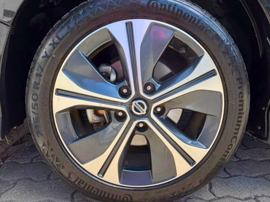 Nissan Leaf N-Connecta 10