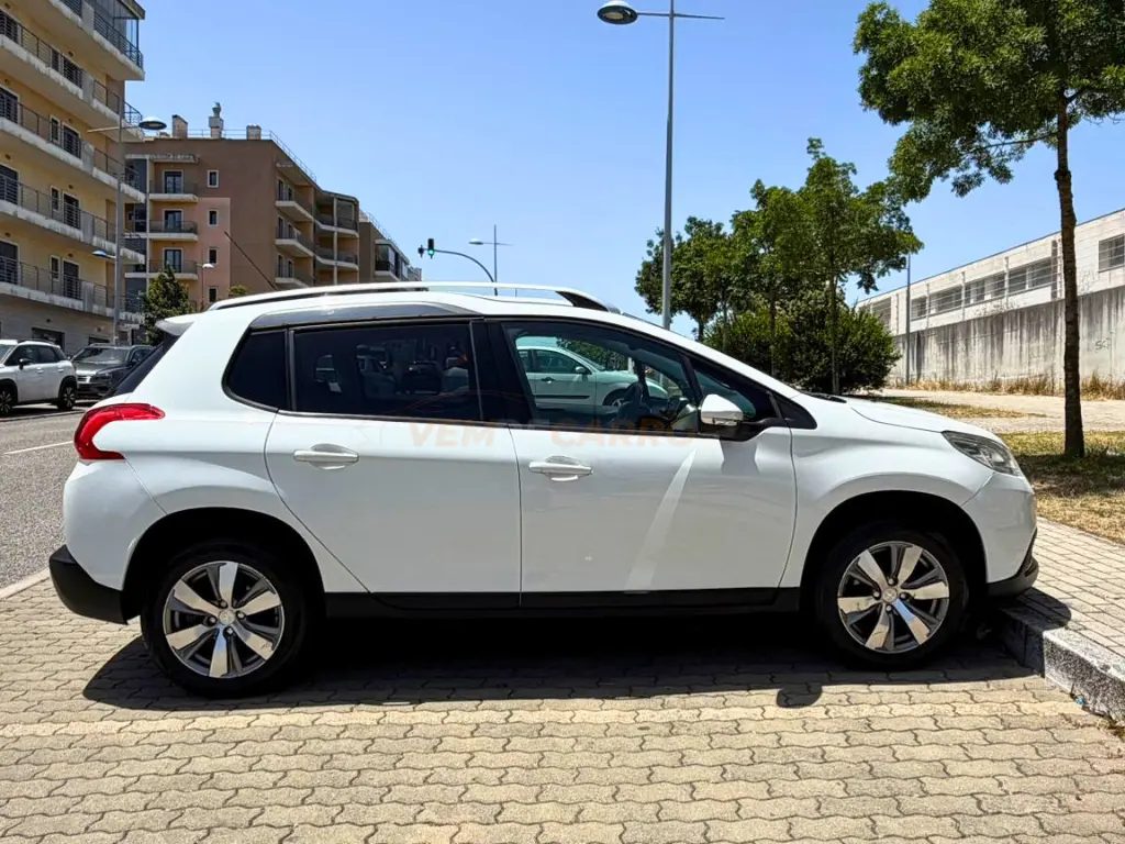 Peugeot 2008 1.2 VTi Active 5
