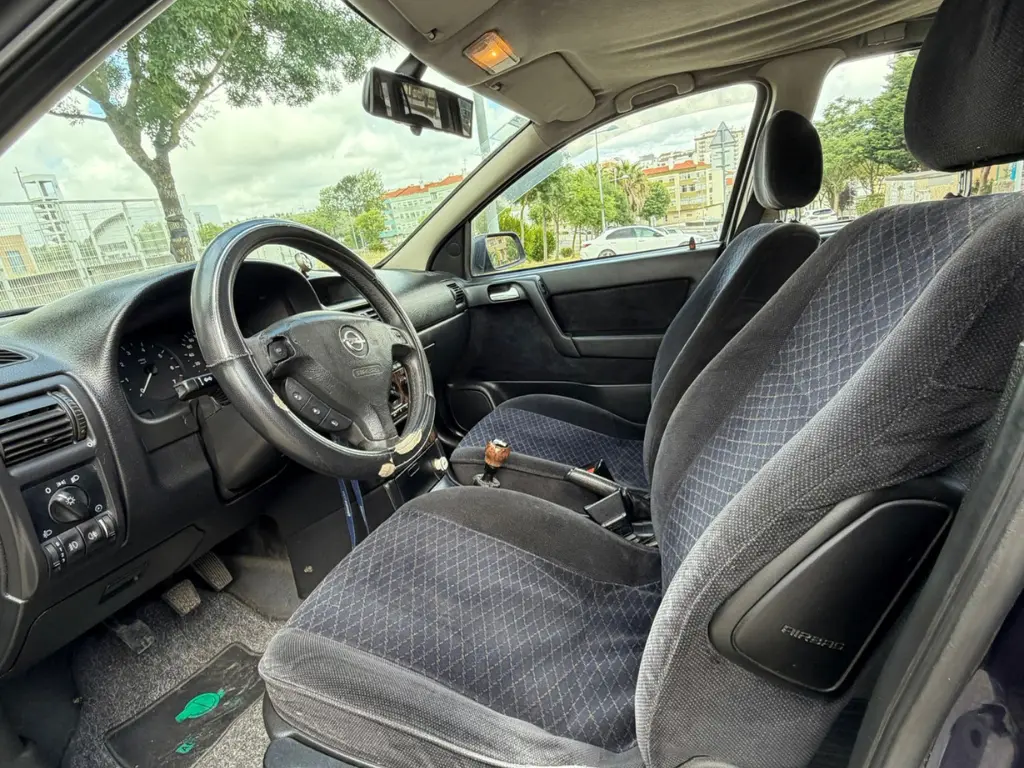 Opel Astra 1.4 16V 17