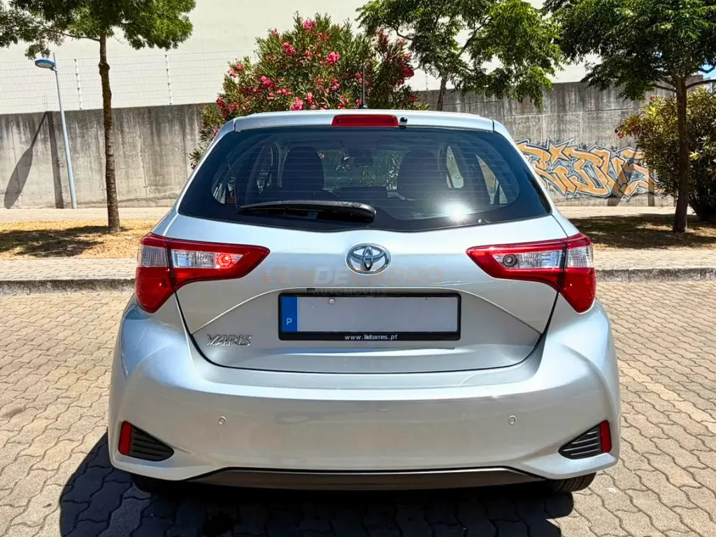 Toyota Yaris 1.0 VVT-i Comfort 8