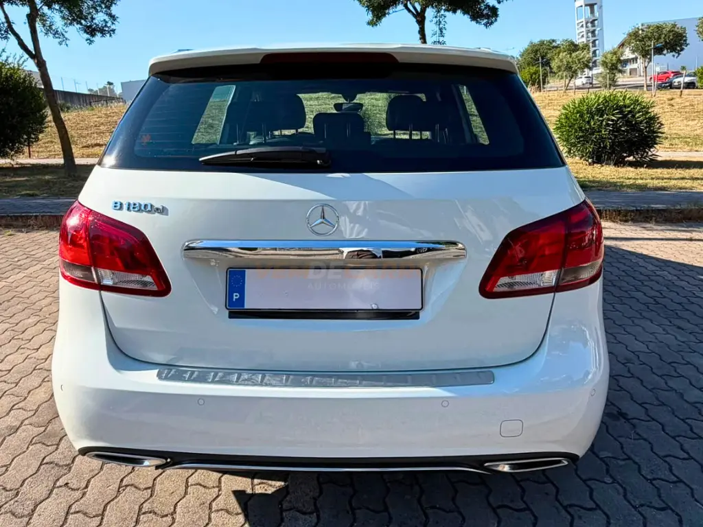 Mercedes-Benz B 180 d Urban 7