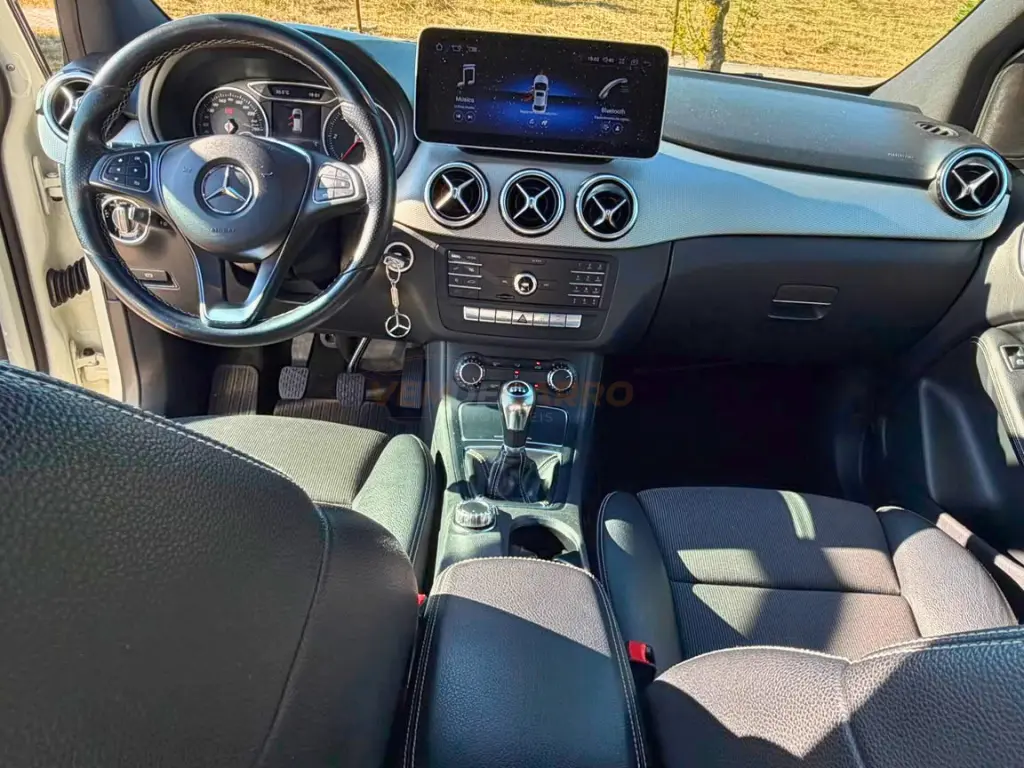 Mercedes-Benz B 180 d Urban 12