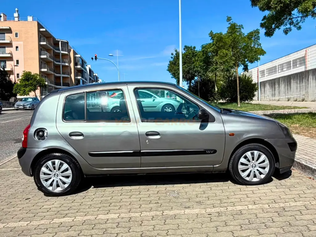Renault Clio 1.2 16V Confort 8