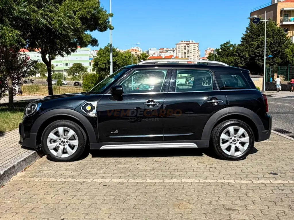 MINI Countryman Cooper SE ALL4 Auto 3