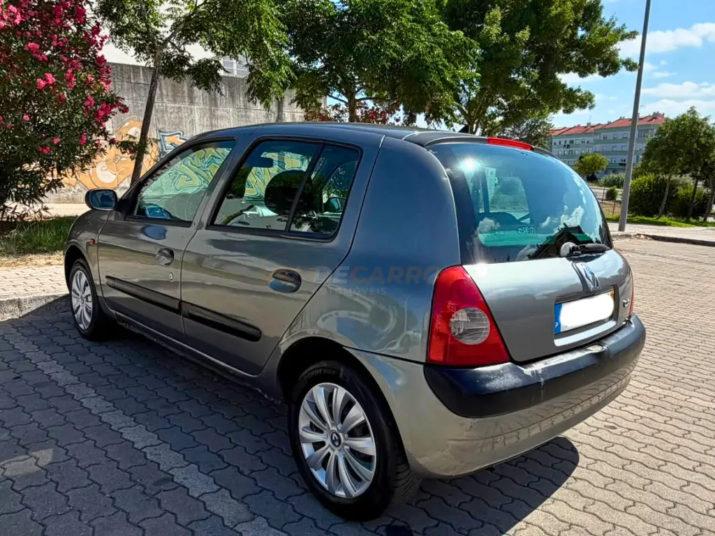 Renault Clio 1.2 16V Confort 5