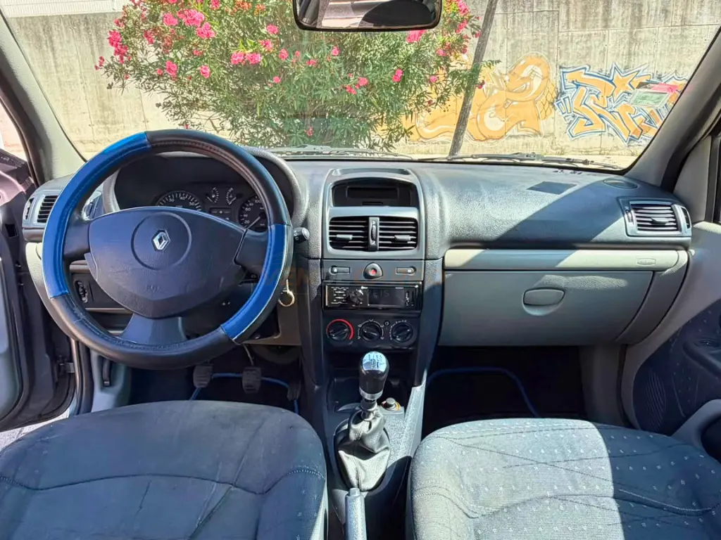 Renault Clio 1.2 16V Confort 11