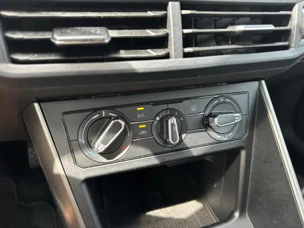Volkswagen Polo 1.6 TDI Confortline 25