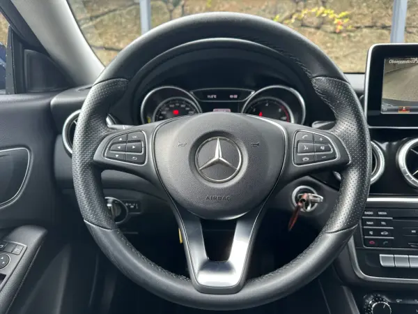 Mercedes-Benz CLA 180 d Urban 16
