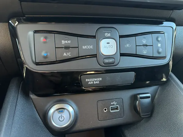 Nissan Leaf N-Connecta 24