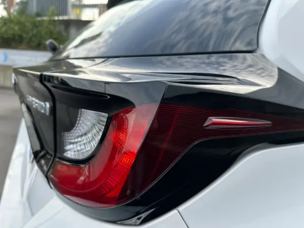 Toyota Yaris 1.5 HDF Comfort Plus 4