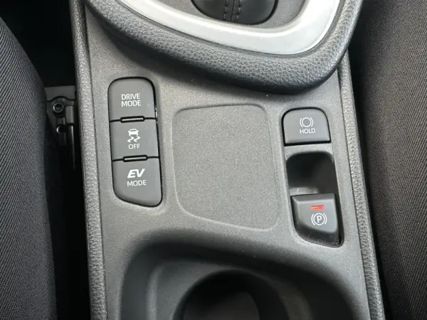 Toyota Yaris 1.5 HDF Comfort Plus 26
