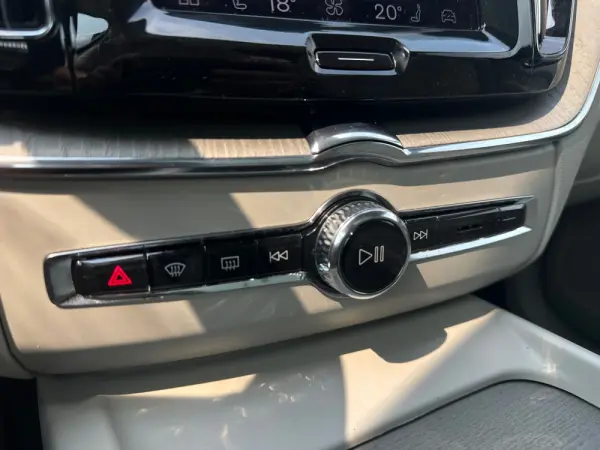 Volvo XC 60 2.0 T6 PHEV R-Design AWD 27