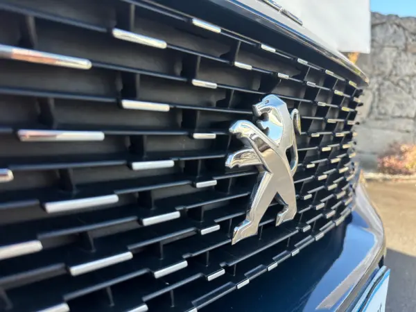 Peugeot 3008 1.6 Hybrid4 Allure e-EAT8 4