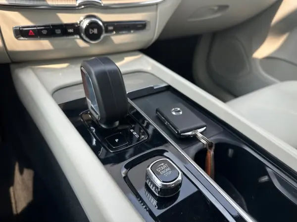 Volvo XC 60 2.0 T6 PHEV R-Design AWD 26