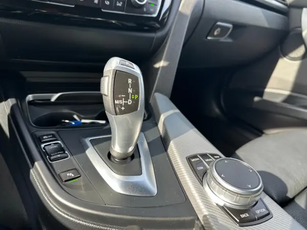 BMW 318 d Pack M Auto 17